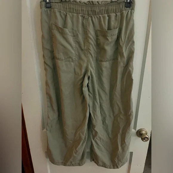 Womens pants, wide legs, material so soft Loft size 16 - Picture 2 of 5